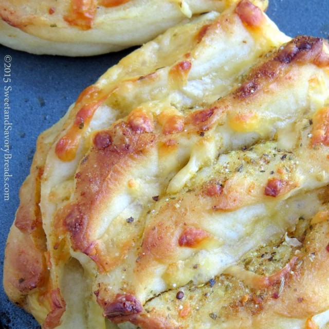 Cheese Garlic Pull Apart Bread